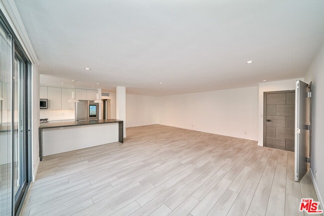 Photo - 145 S Maple Dr Unit 101