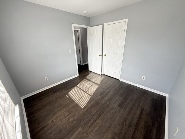 Photo - 417 NW Woodbury Dr