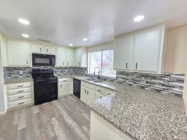 Photo - Pool Home – 3 Bed | 3 Bath | 1,625 Sq Ft