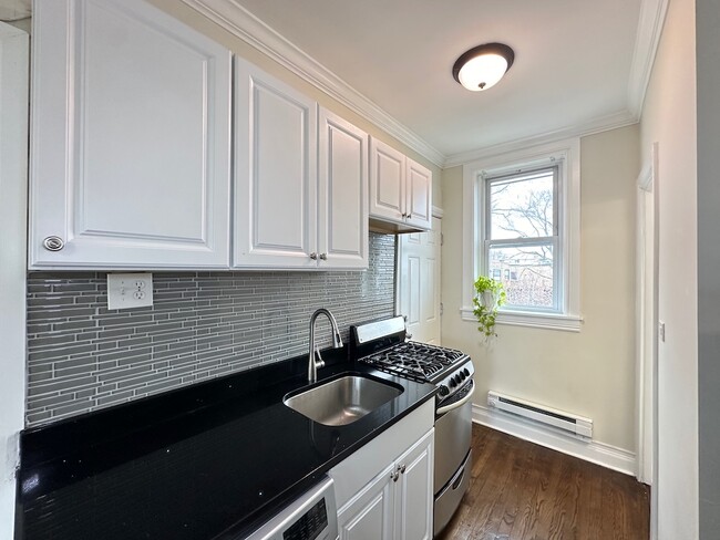 Photo - 646.5 W Roscoe St Unidad N4