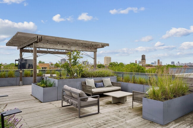 Luxe on Chicago apartments — community photo