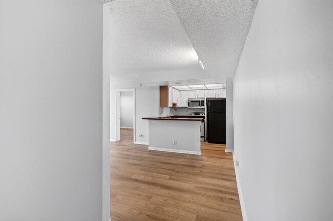Photo - TWO BEDROOM ONE BATHROOM!! MOVE IN READY!! WATERFRONT COMMUNITY!! Unidad 32