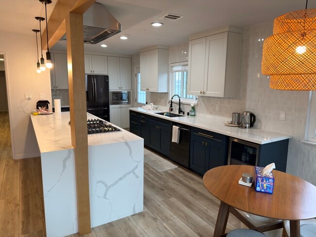 Photo - 740 Chesham Ave