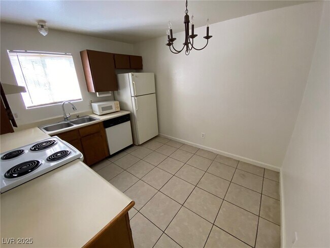 Photo - 917 Bridgewater St