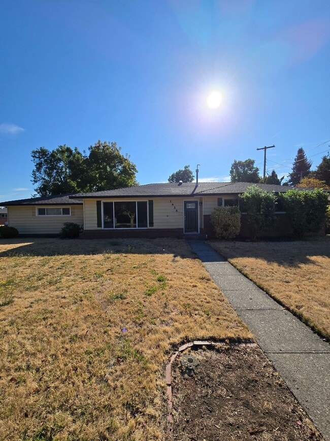 Building Photo - Pet Friendly Single Level 3 Bed 2 Bath Hom... Rental
