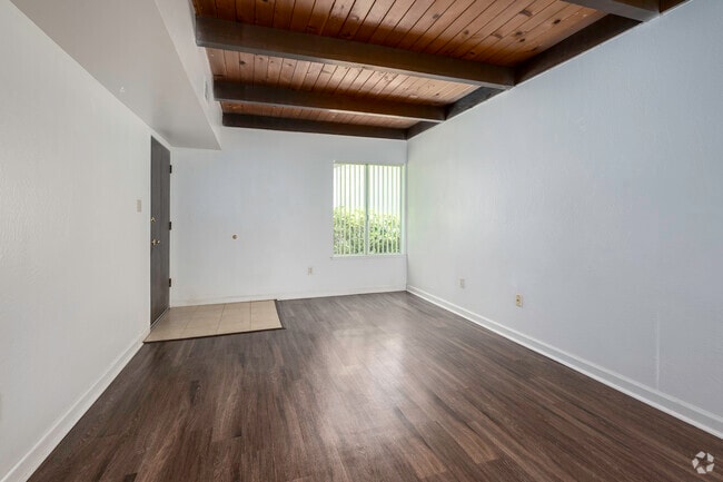 2BR, 1BA - 1050SF - Living Room
