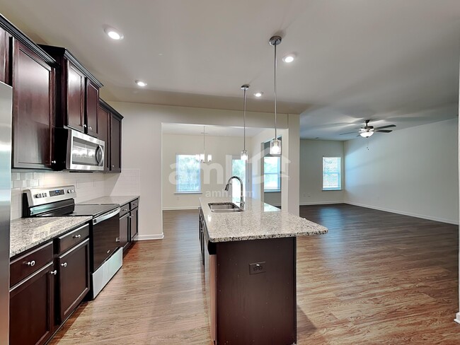 Photo - 701 Woodall Rd