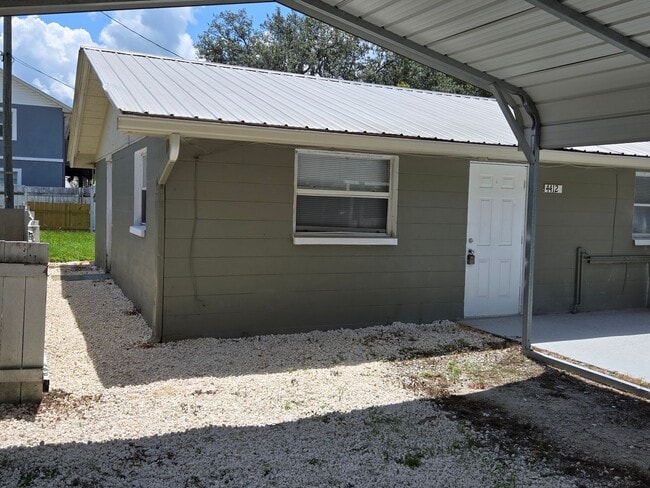 Building Photo - For Rent – Updated 1BR / 1BA Duplex in Zephyrhills