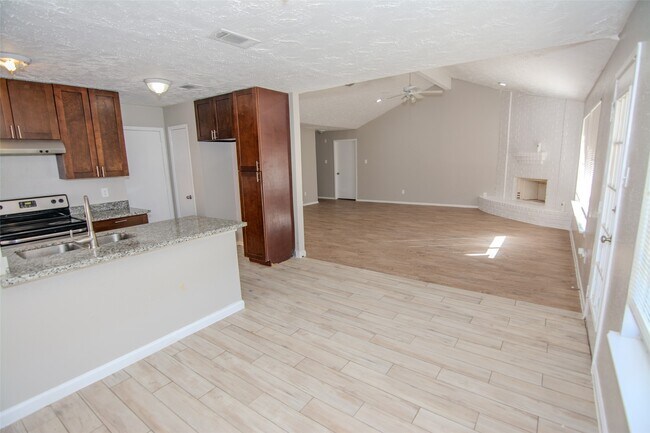 Photo - 20031 Woodhall Ln