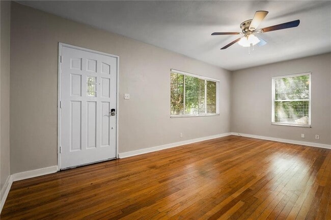 Photo - 321 Thornhill Cir