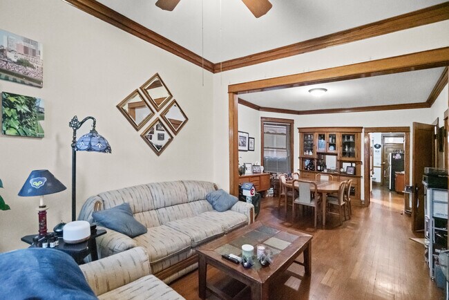 Photo - 1336 W Cornelia Ave Unit 2