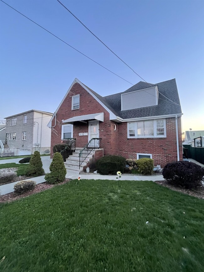 Building Photo - 171 Charles St Unit 2