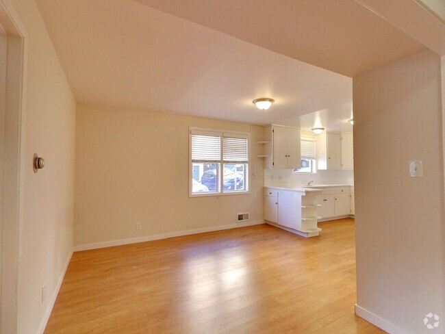 Building Photo - One Month Free! Prime Telegraph Hill Locat... Rental