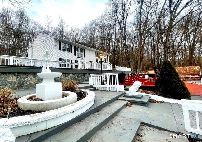 Building Photo - 112 Woodbine St Unit 1st