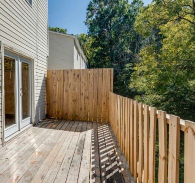 Photo - Five Five Oaks Dr