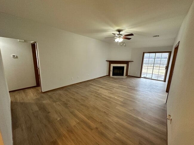 Photo - 3bed/2bath House Available for Rent in Moore Close to I-35!!
