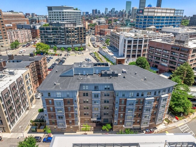 Building Photo - 16 Miner St Unit 303