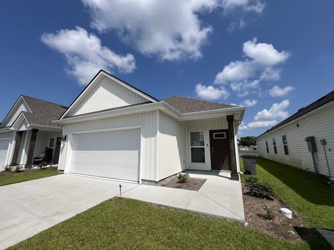 Building Photo - Charming 3 Bed, 2 Bath Home in Prime Locat...