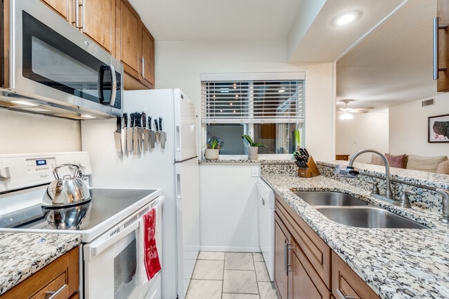 Photo - 5142 Amesbury Dr Unidad 5142 Amesbury Dr. #116