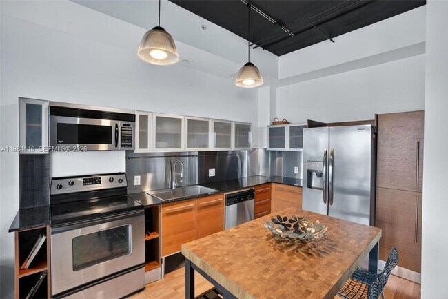 Photo - 10 SW South River Dr Unidad 708