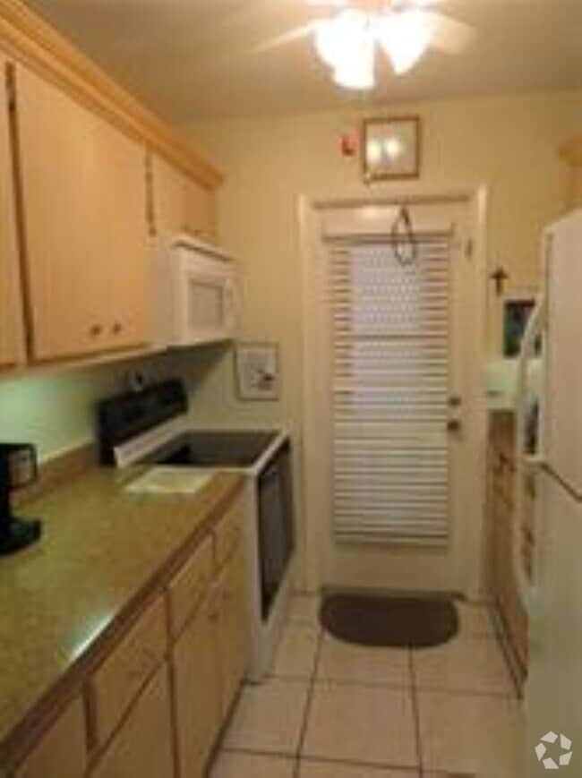 Building Photo - 6200 NE 22nd Way Unit 212 Rental