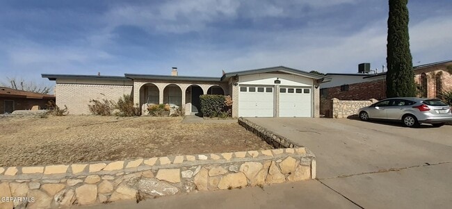 Photo - 6613 Southwind Dr House