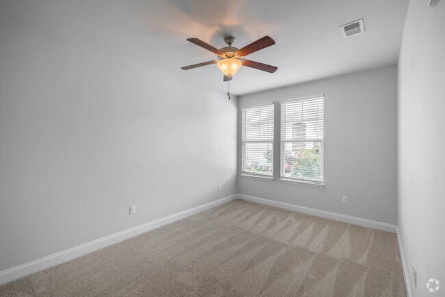 1BR, 1BA - 752SF - Primary Bedroom