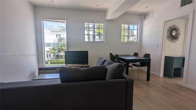 Photo - 700 16th St Unidad 202