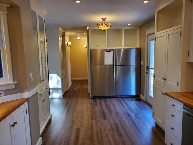 Kitchen - 3430 SW Scholls Ferry Rd