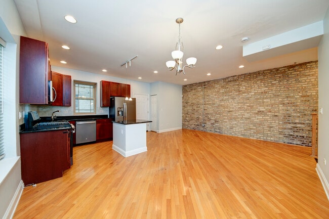 Photo - 911 Maple Ave