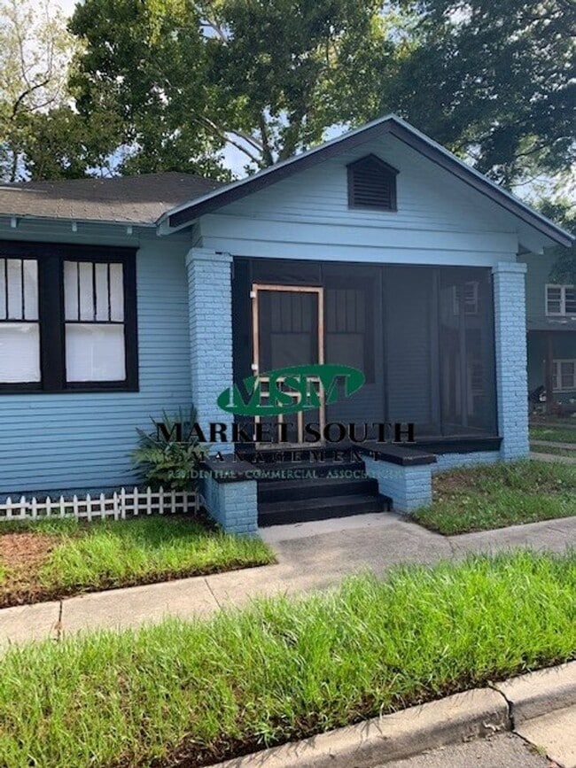 Building Photo - ~~~~NEW ON THE MARKET~~ 38th Street Cottage!!!