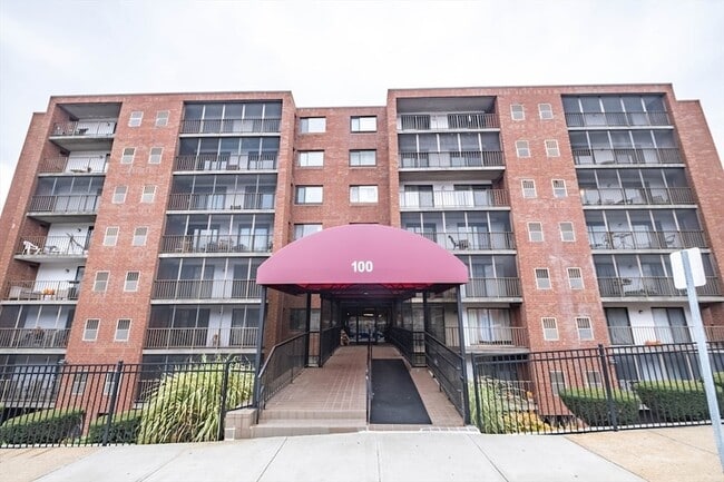 Building Photo - 100 High St Unit 802