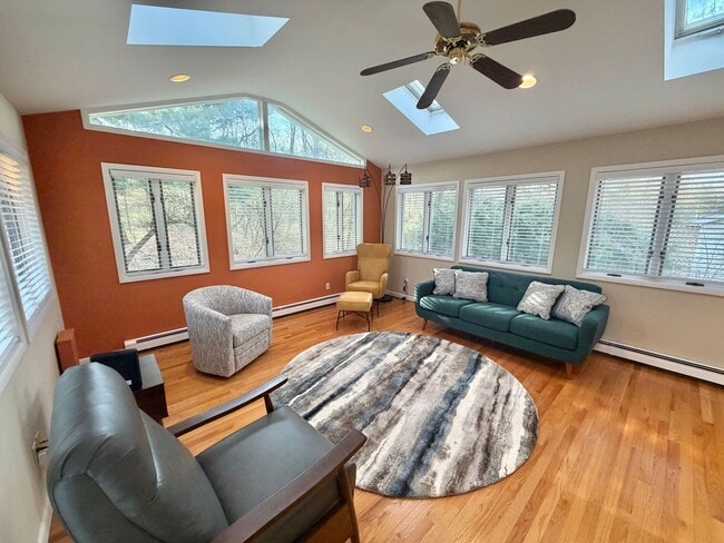 Photo - 29 Carriage Hill Ln