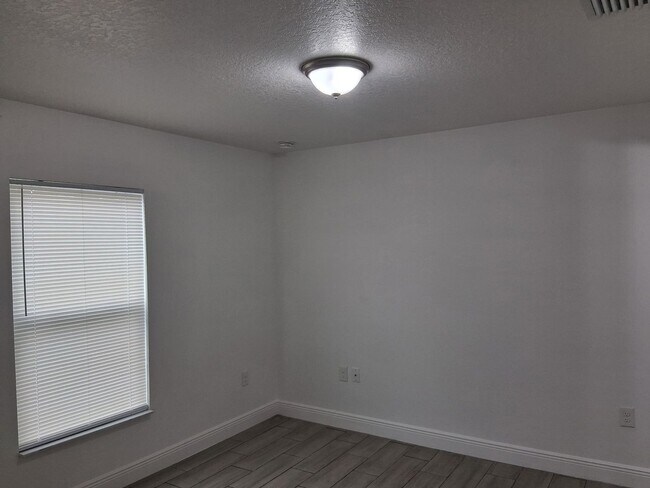 Photo - 3 Bed Home in Holiday FL