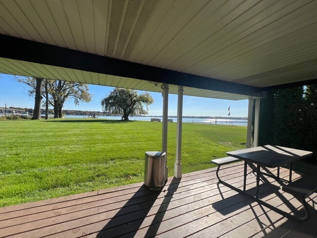 Photo - Cozy 4 Bedroom Home on Lakefront (Fully Fu...