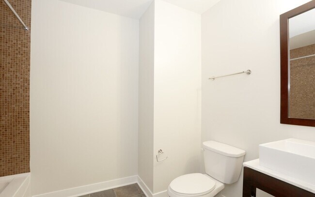 Photo - 697 W Wayman St