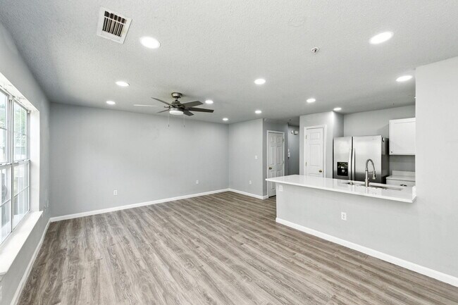 Photo - 303 Crooked Pine Trail