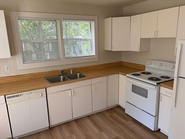Photo - 2 bed / 1 bath home for rent in a great location. Features fresh flooring, new paint, and a fence...