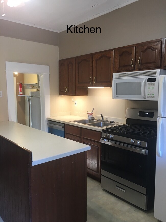 Photo - 302 Elles Ave