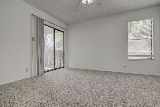 Photo - 3558-3560 Ranch Road 2222 Unidad 3560 RR 2222