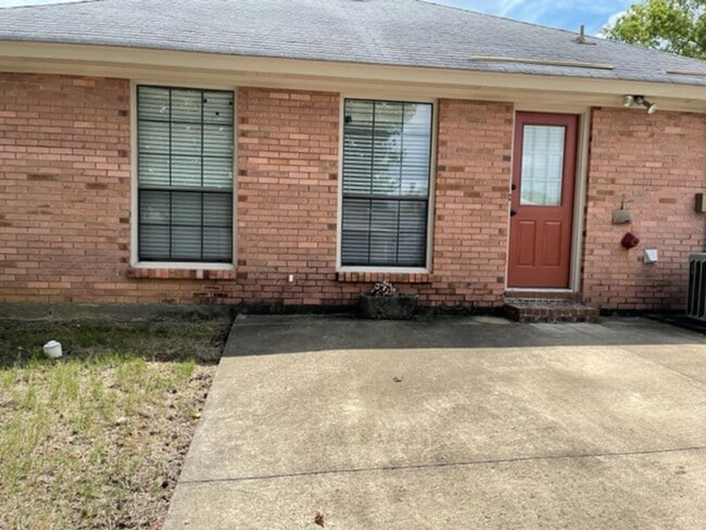 Photo - 1604 Queen Elizabeth Ct Unit 1604 Queen Elizabeth Court