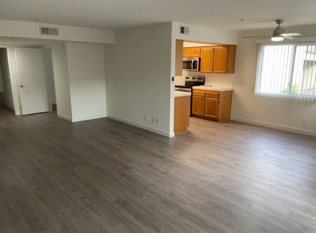 Photo - 4540 Natick Ave Unidad 304