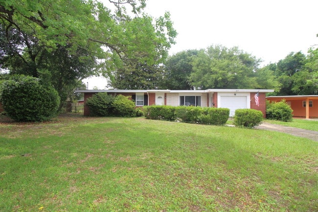 Building Photo - 3BR Home Near Belvedere Park with Bonus Flex Space, Garage & Convenient Access to Shopping, Schoo...