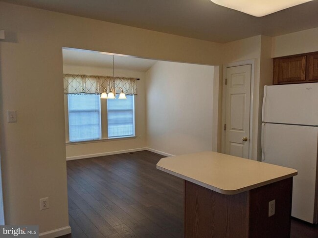 Photo - 625 Village Ct