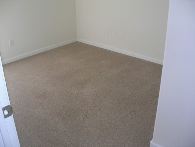 Photo - 112 Five Oaks Ct