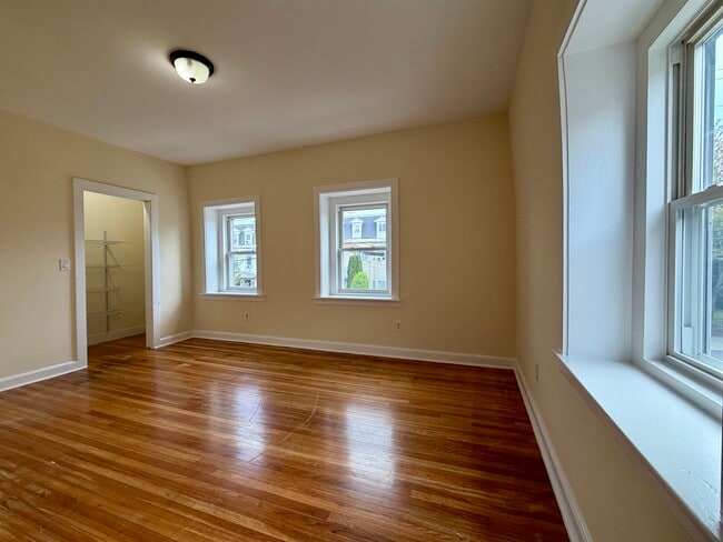 Building Photo - 44 Everett St Unit 2