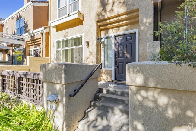 Building Photo - 2 Bedroom Townhome with Bonus Room