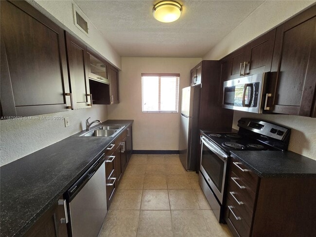 Photo - 2330 NW 11th St Unit 17