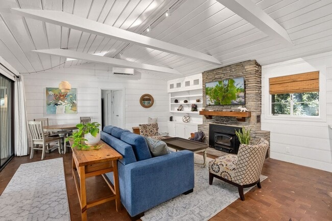 Photo - 1596 Ronne Dr