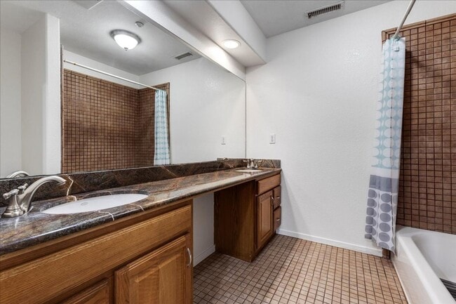 Photo - 3136 Lake Dr